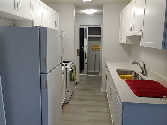 3rd image of 16425 109th St NW #109