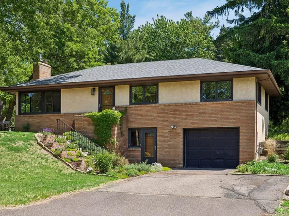 2356 Top Hill Cir, Roseville, MN 55113