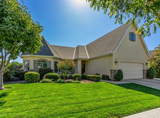 422 W Vermont Ave, Clovis, CA 93619