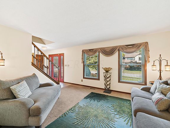 4th image of 427 Rockbourne Dr