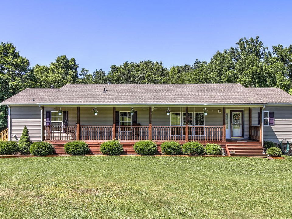 1st image of 215 Oakridge Dr