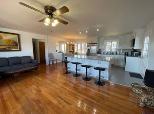 57 Oak St, Middletown, RI 02842