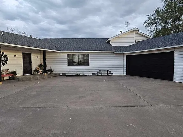 212 E 6th St, Ringwood, OK 73768