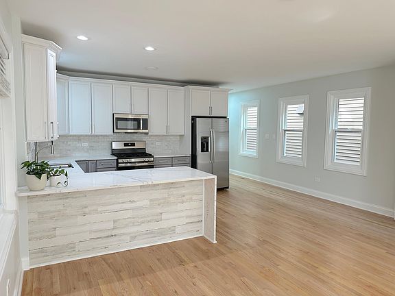 4th image of 2150 W Potomac Ave #1