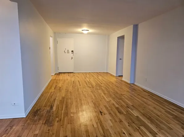 151-05 Cross Island Parkway image 4 of 15