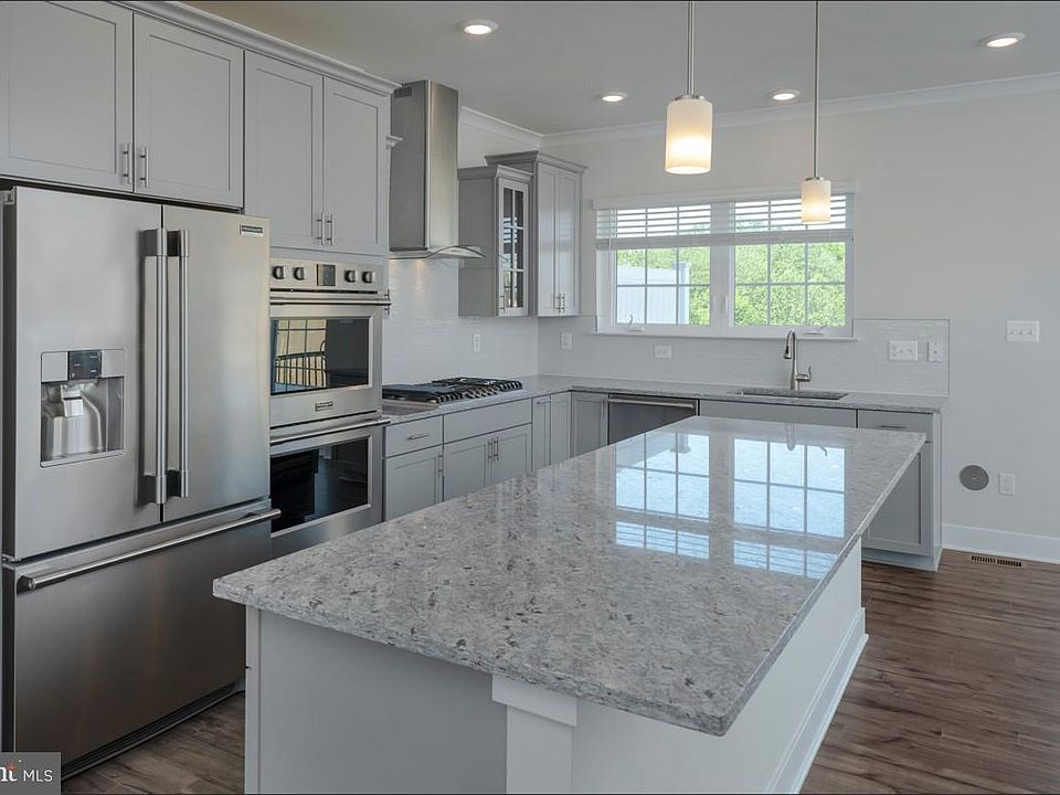 1st image of 11819 Summer Woods Pl