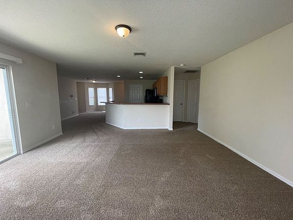 3rd image of 1827 Hudson Ct