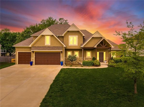 7804 NW Lynns Ln, Weatherby Lake, MO 64152
