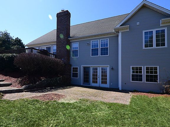 3rd image of 30 Wild Rose Ct