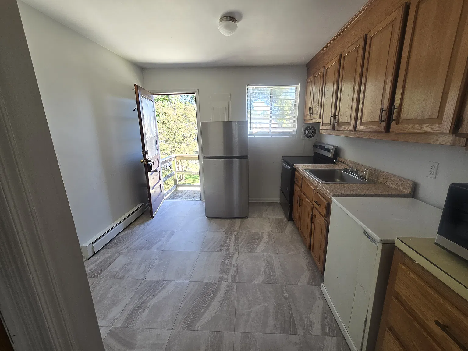 3 bed, 1000 sqft, $1,195 — Photo 4