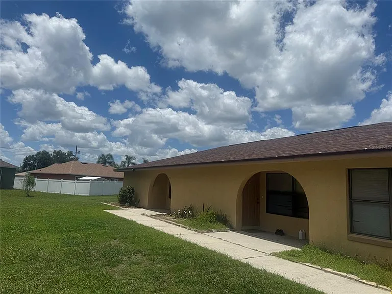 627 Bittern Ct #B — Photo 2