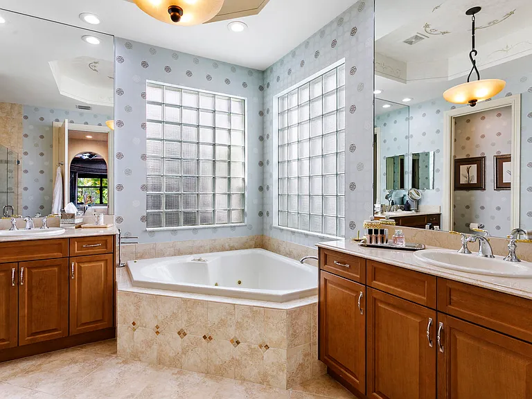 6700 Fox Hollow Dr — Photo 21