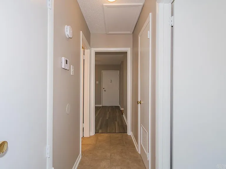 1574 Skyline Dr — Photo 7