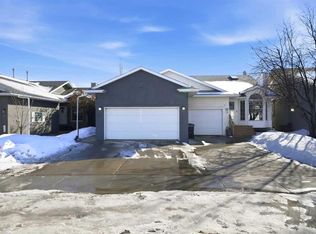 15 N Wildrose Dr, Sylvan Lake, AB T4S1G4