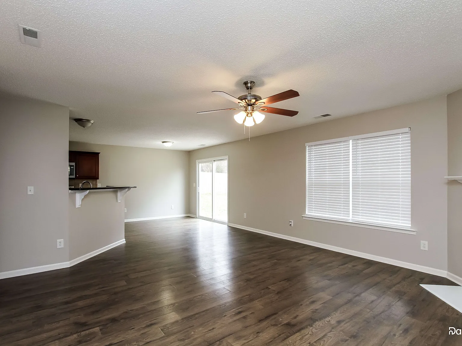 3 bed, 2.5 bath, 2419 sqft, $1,980 — Photo 4
