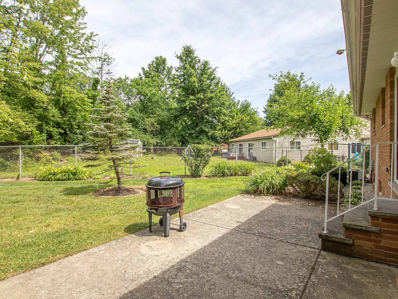 2 bed, 1971 sqft, $1,900 — Photo 3