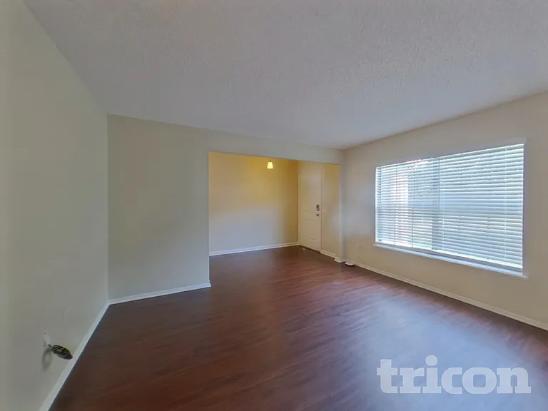 1268 Maximilian St — Photo 5