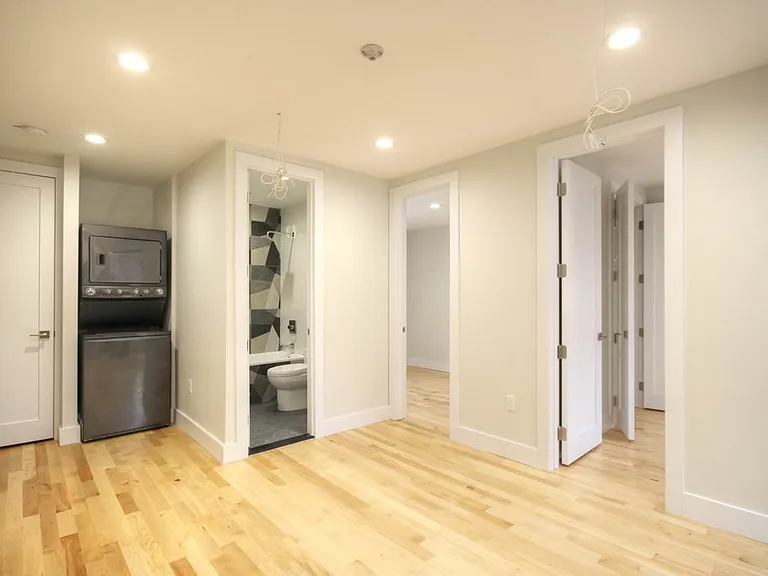 867 Metropolitan Ave #2R — Photo 12