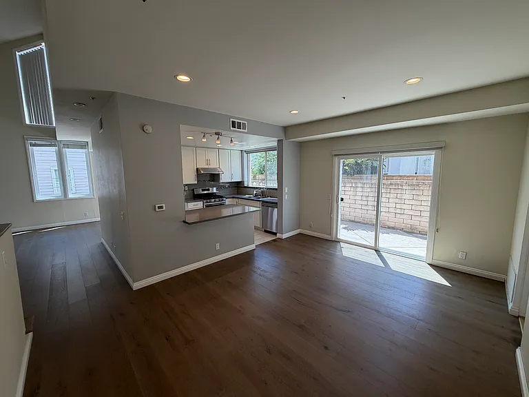 330 El Dorado St #4 — Photo 9