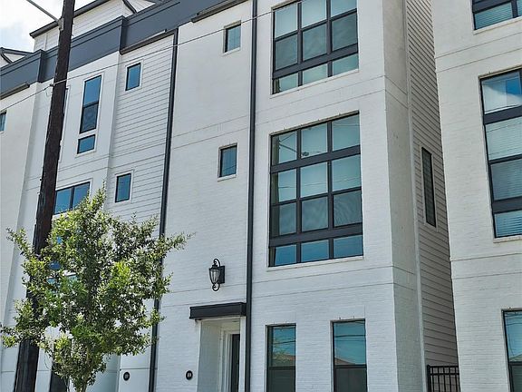 2nd image of 1108 Ennis St