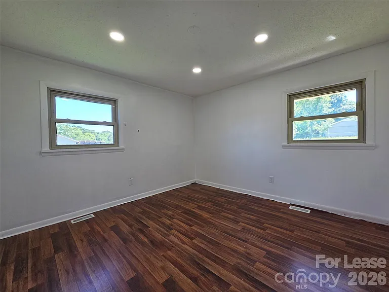 117 Oakview Dr — Photo 10