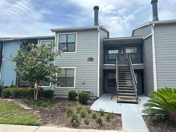 3rd image of 3708 Idlebrook Cir APT 208