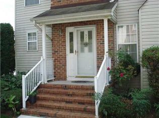 322 Bowler Ct, Piscataway, NJ 08854
