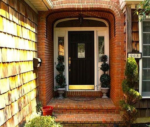 4th image of 908 Marlborough Ave
