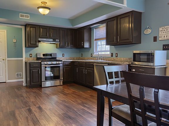 2nd image of 109 Shire Ln