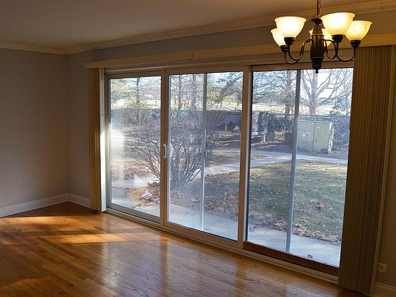 5th image of 10113 Old Orchard Ct Unit 104