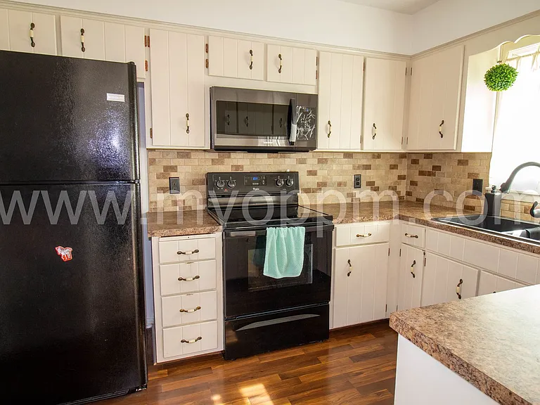6711 S 75th Ave — Photo 5