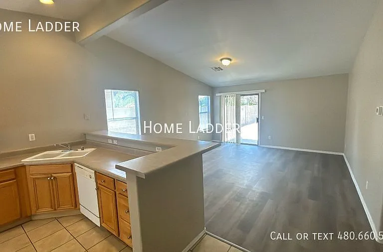 10805 W Wilshire Dr — Photo 5