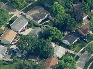 1133 Valley Stream Dr, Wheeling, IL 60090
