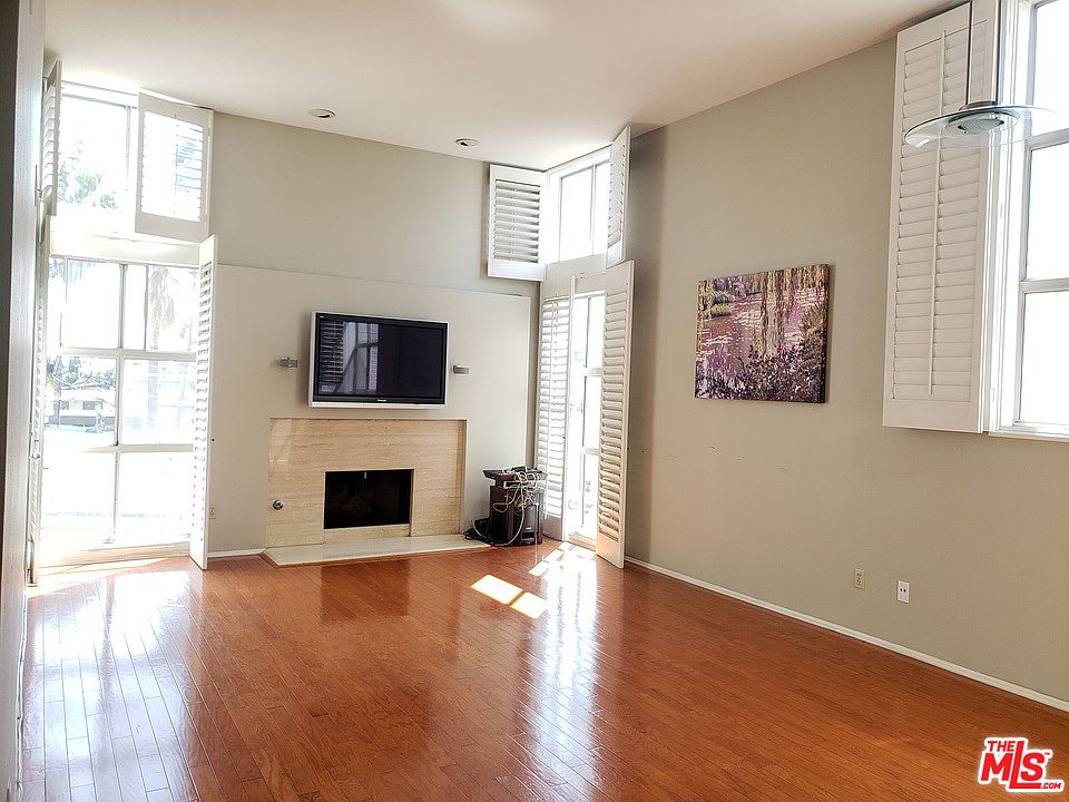 1st image of 850 S Shenandoah St APT 305