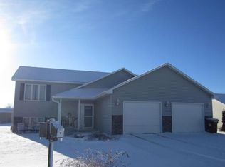 911 Red Willow Dr, Frazee, MN 56544