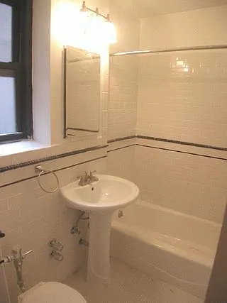 1115 Jerome Ave #1F — Photo 3
