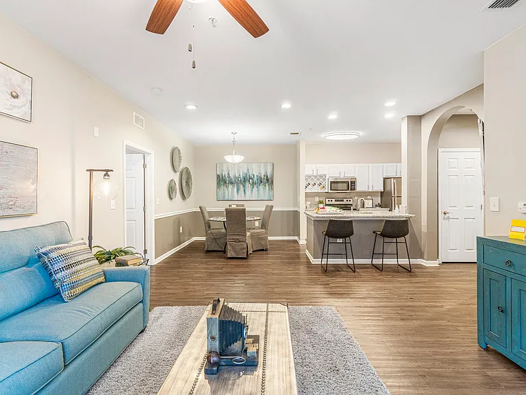 Oaks at Normandy Apartments — Photo 38
