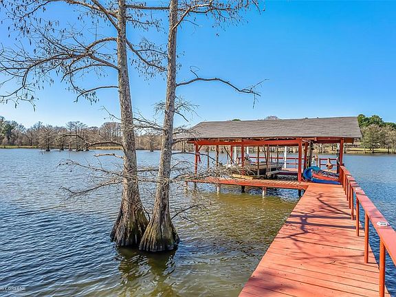 3rd image of 2408 Lakecrest Dr