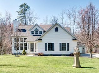 8210 Rustic Dr, Chardon, OH 44024