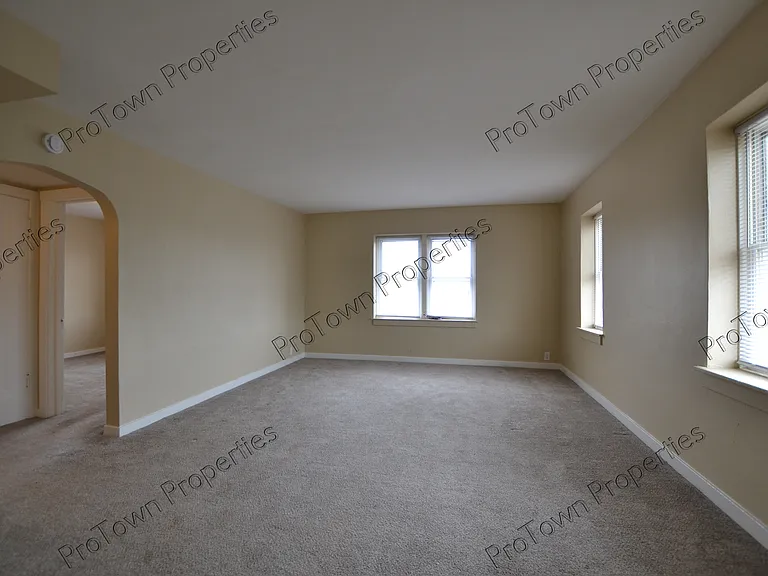 120 E North St #B1-2F — Photo 4