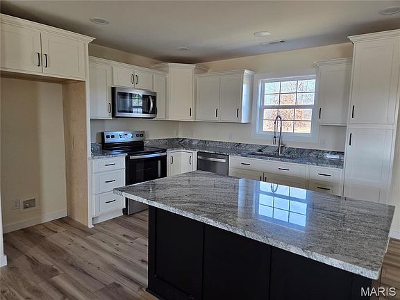 5th image of 15 Concorde Ct