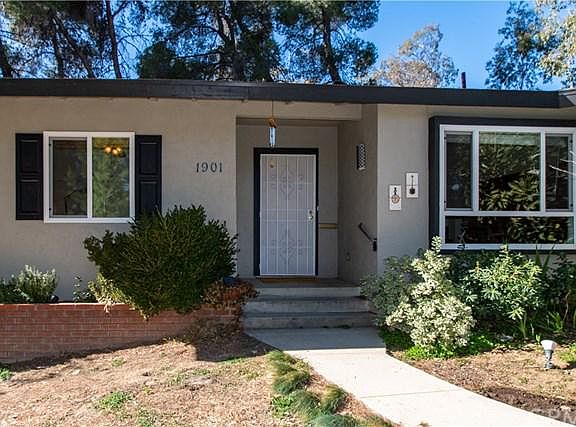 3rd image of 1901 N San Gorgonio Ave