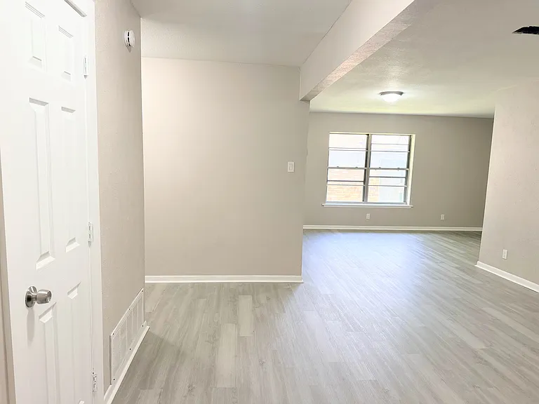 1228 Oak Dr — Photo 4