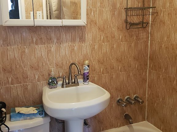 3rd image of 311 W 29th St #5A