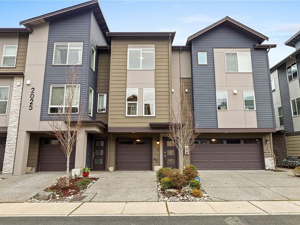 The unit is 3rd from right - its 1595 square foot. 
2 cars fits in garage and 1 car can fit in driveway.