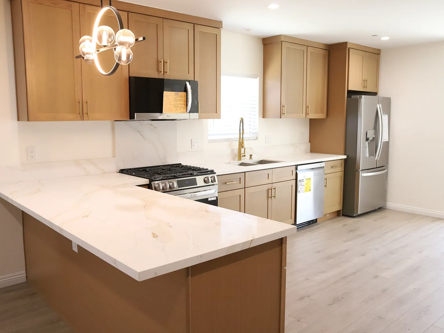3 bed, 2.5 bath, 1294 sqft, $4,150 — Photo 3