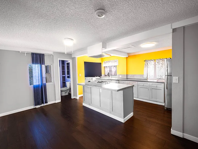 3041 Valle Ave — Photo 3