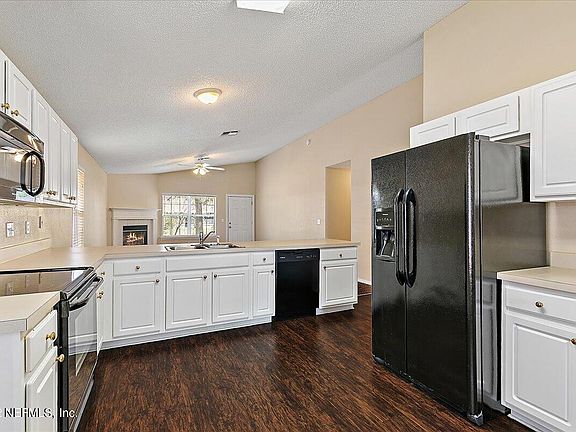 4th image of 7461 Cliff Cottage Dr