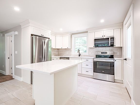 5th image of 219 Broadturn Road