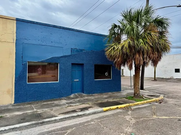 131 W Broad St, Freeport, TX 77541